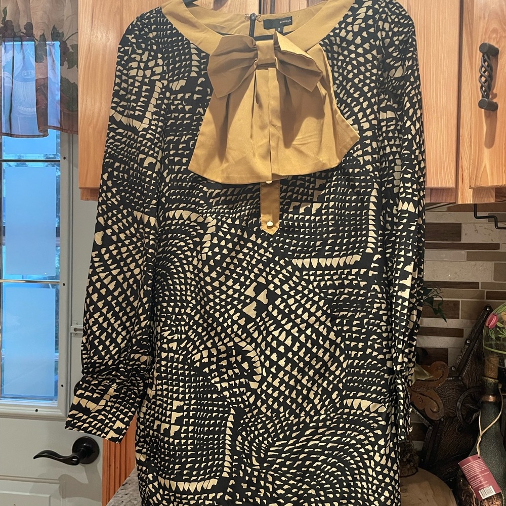 Lovposh.Black and Tan Patterned dress .